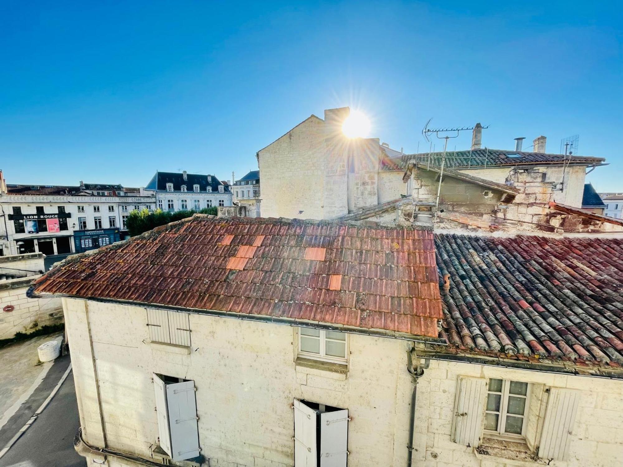 Superbe Loft Insolite Au Coeur D'angouleme Appartement *