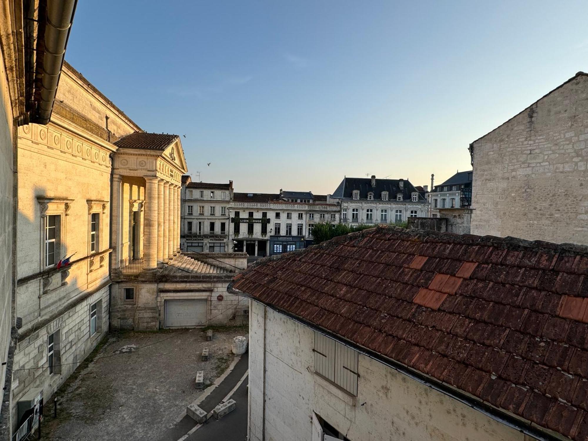 Appartement Superbe Loft Insolite Au Coeur D'angouleme *